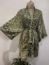 Load image into Gallery viewer, New Arrival Short Kimono