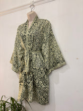 Load image into Gallery viewer, New Arrival Short Kimono