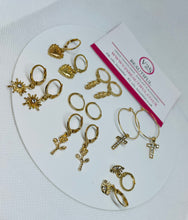 Load image into Gallery viewer, Huggie Hoops Earrings Set